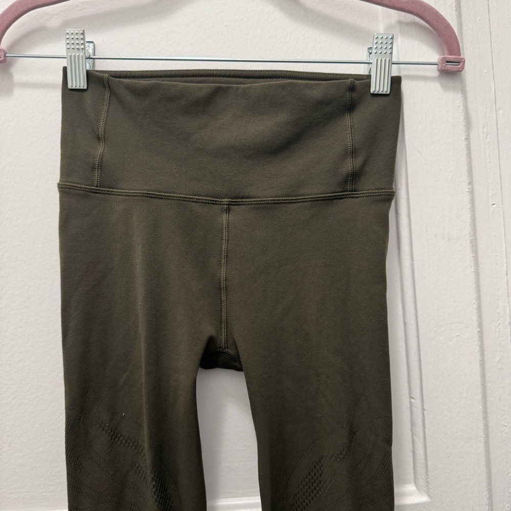 Lululemon Reveal Tight *En Avante in Dark Olive - Picture 6 of 10